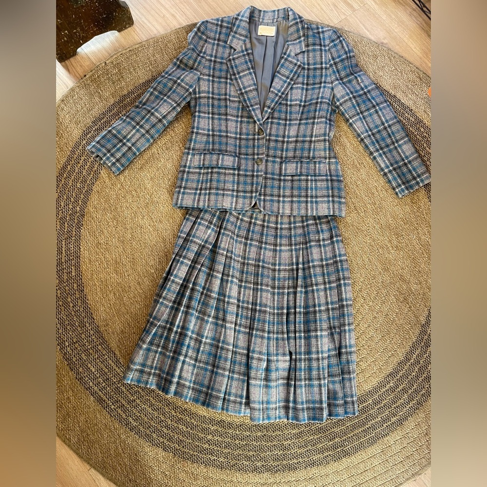 vintage Pendleton wool blazer & pleated skirt suit set in blue & gray plaid - Picture 11 of 16